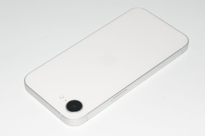 iPhone16e電源ボタン側